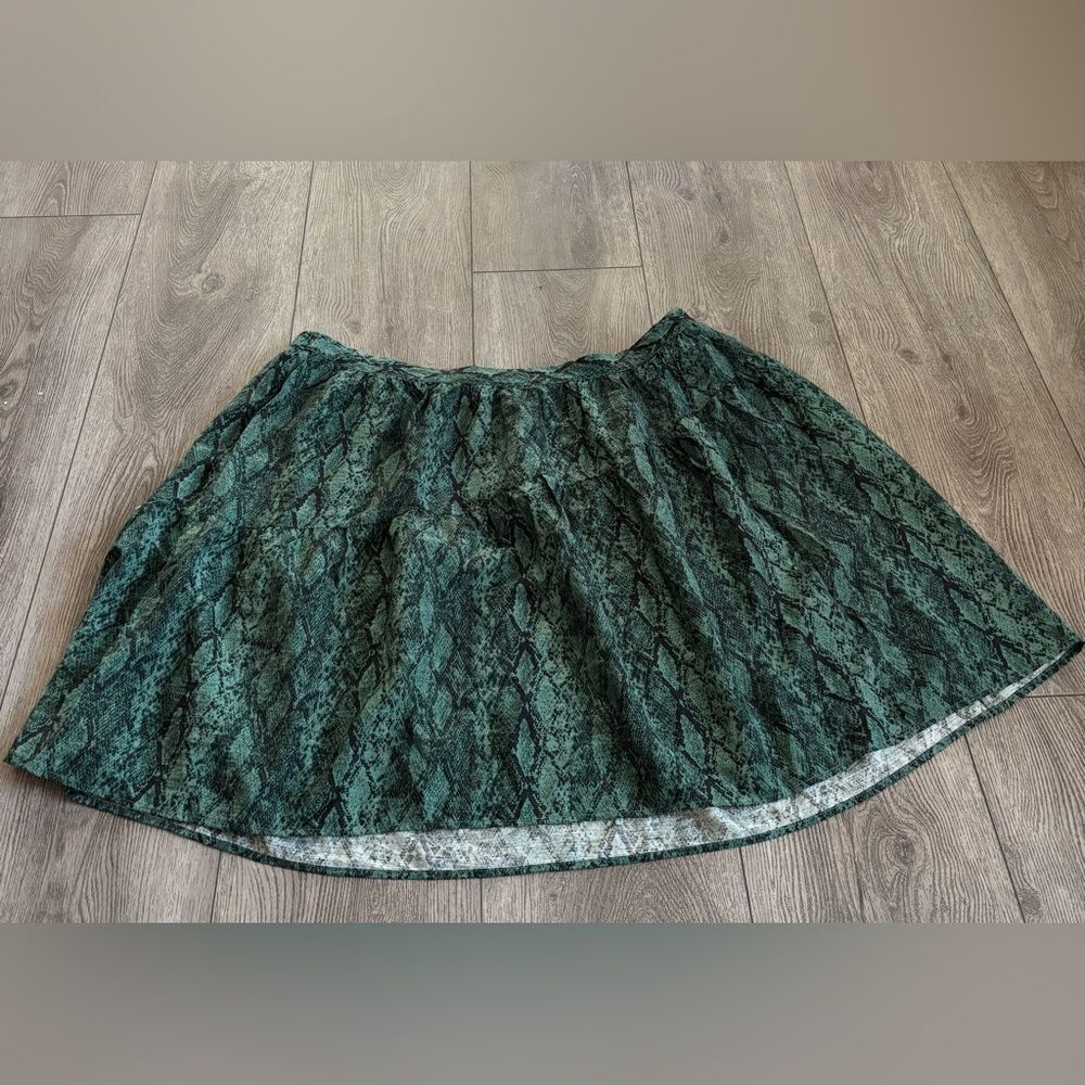 Ava and Viv Green Snake Print Skirt NWOT
